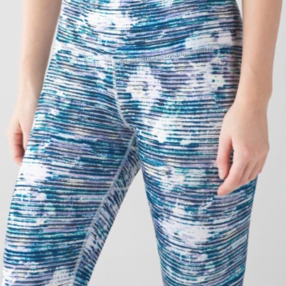 1235-Lululemon True Self Crop II - Picture 4 of 5